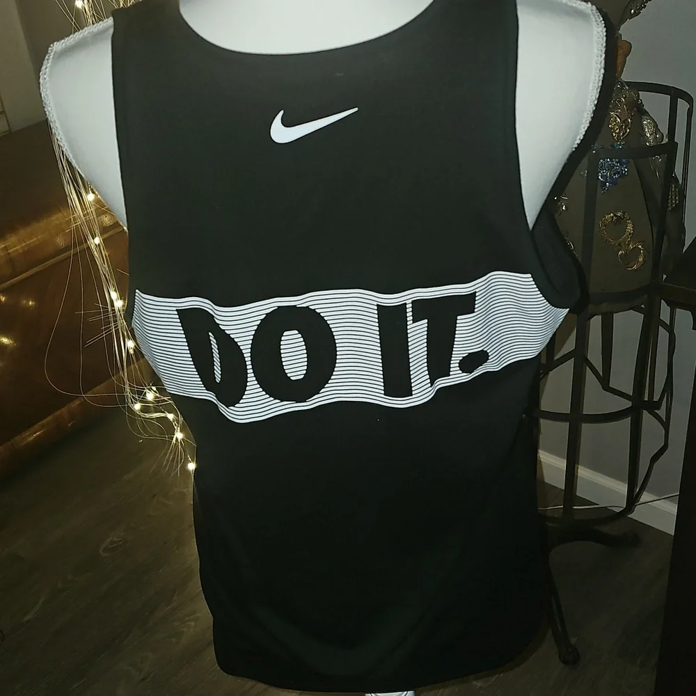 Nike Womens sz Large  Black Sleeveless Tank Top. Unique 